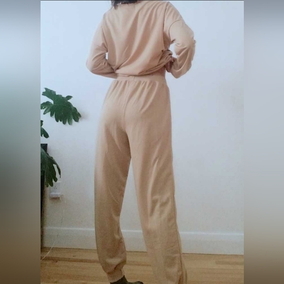 Lounge wear - Picture 2 of 4